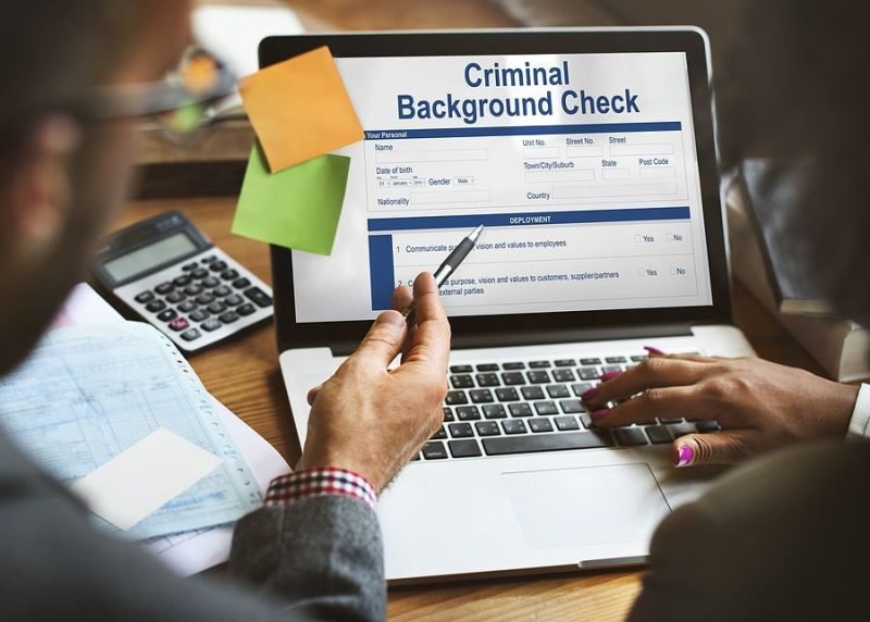 What-You-Should-Know-Before-Hiring-a-Private-Investigator-for-Criminal-Background-Check-900x644